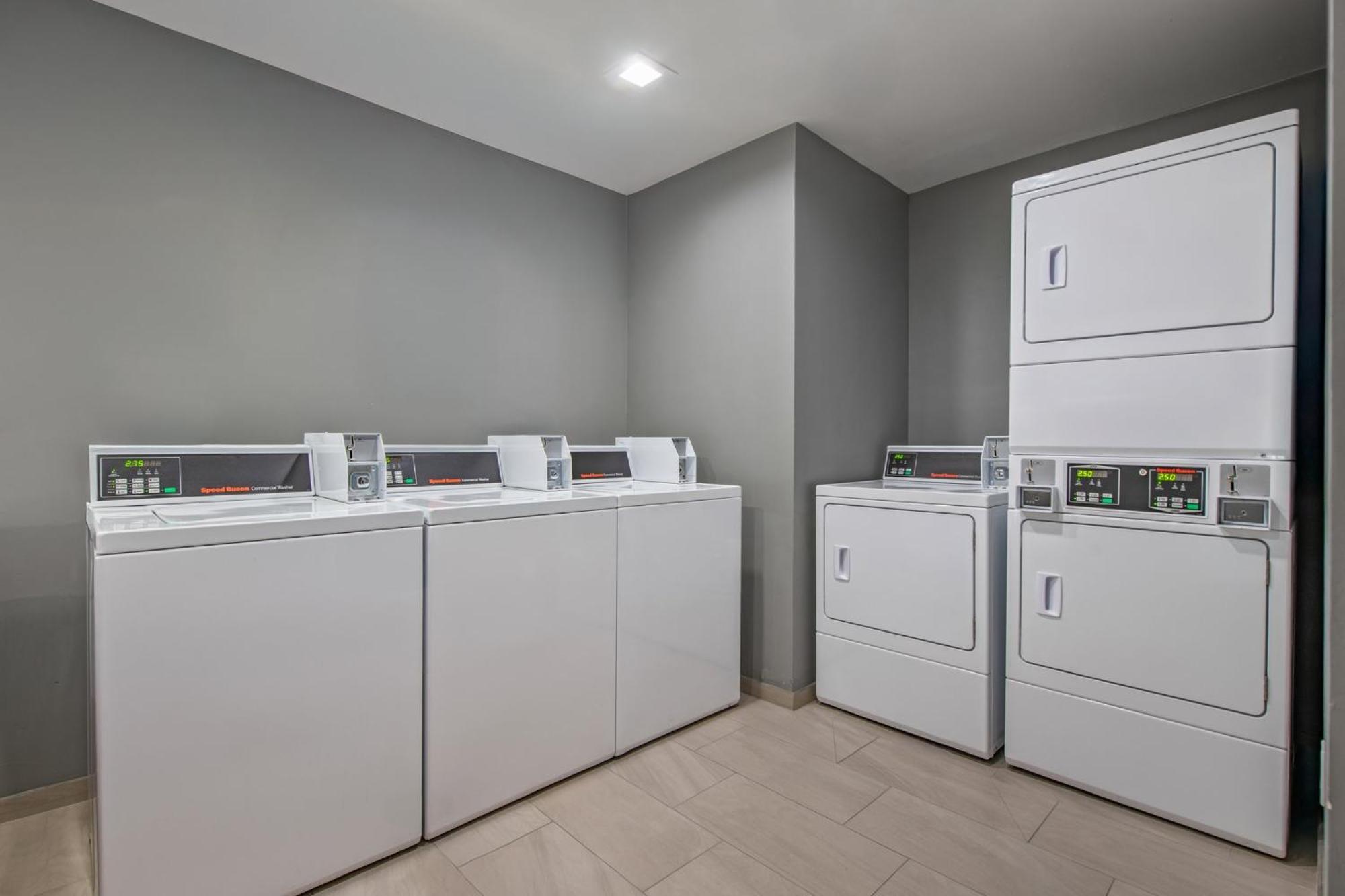 Holiday Inn Express San Diego South - National City By Ihg Eksteriør billede